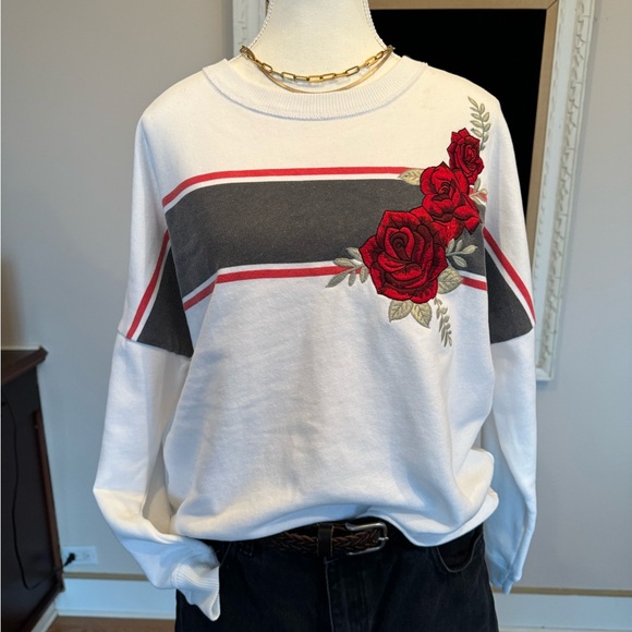 Hollister White Sweatshirt With Pretty Embroidered Roses size M - Picture 2 of 6